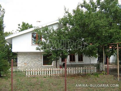 Renovated house 7 km from the beach front 1