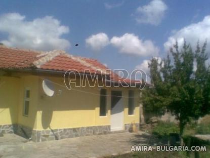 Renovated house 25 km from Varna front 2