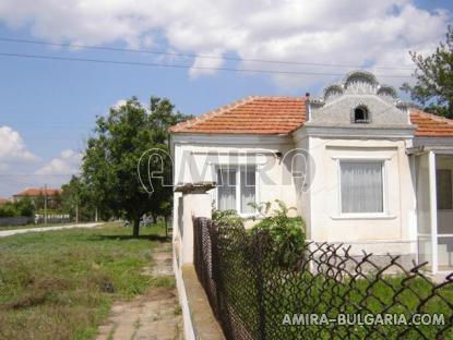 Renovated house 32 km from the beach front 2