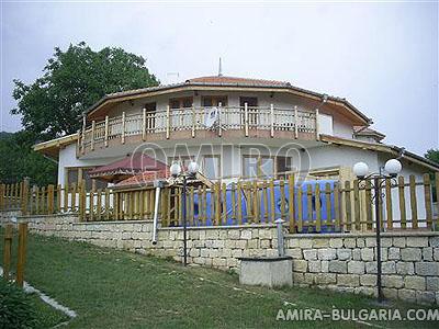 Furnished villa with pool near Albena front 2