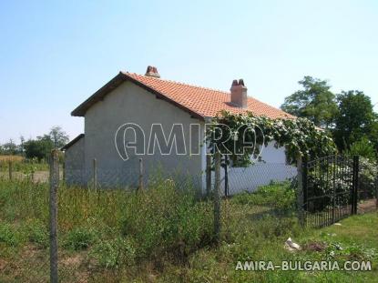 Newly built house 25 km from the beach back