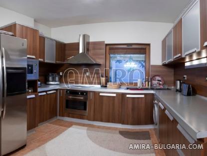 Sea view villa in Varna 3 km from the beach kitchen