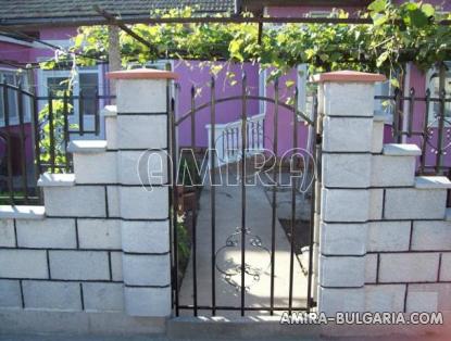 Renovated town house in Bulgaria fence 2