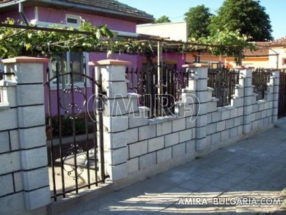 Renovated town house in Bulgaria fence 3