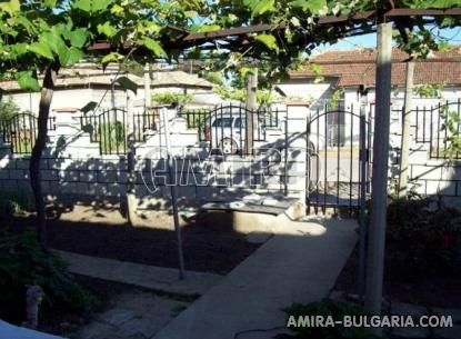 Renovated town house in Bulgaria fence 4