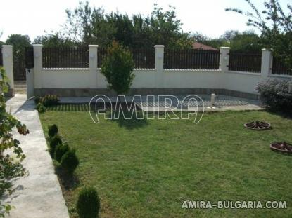 House in Bulgaria 20 km from Varna garden