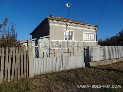 Bulgarian holiday home near a dam 2