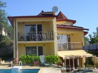 Furnished sea view villa 300m from the beach
