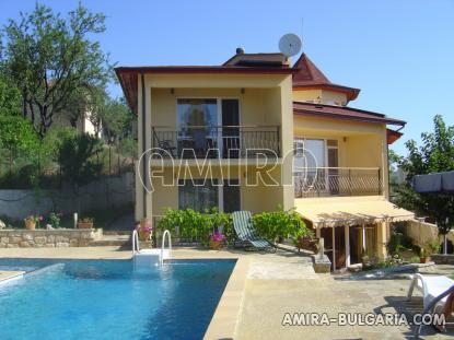 Furnished sea view villa 300m from the beach pool