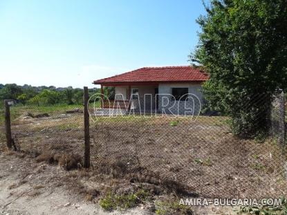 Bulgarian house 32km from the seaside fence