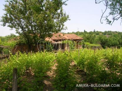 House with big plot next to Dobrich side 