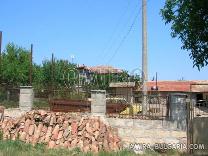 House 13 km from Dobrich, Bulgaria garden