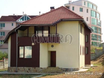 Furnished house in Varna front
