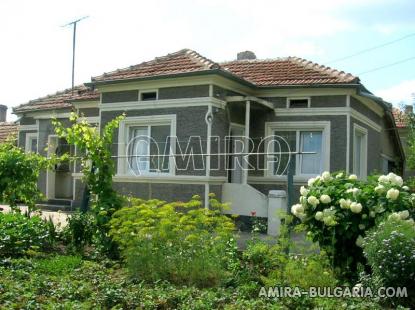 Renovated house in Bulgaria near a lake