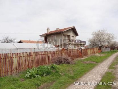 Massive house 3km from Dobrich 8