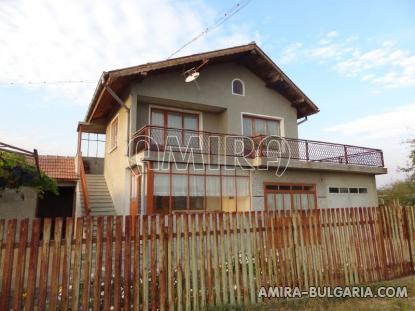 Massive house 3km from Dobrich 4
