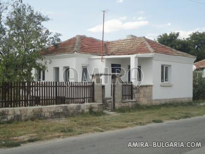 House in Bulgaria next to a dam 2