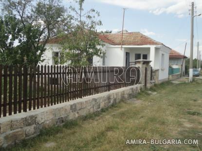 House in Bulgaria next to a dam 3