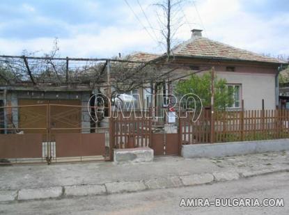 Bulgarian town house with garage 3