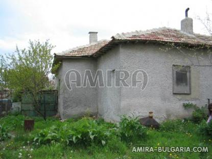 Bulgarian town house with garage 4