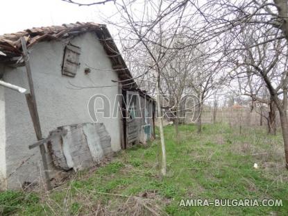 Cheap Bulgarian house near a lake 3