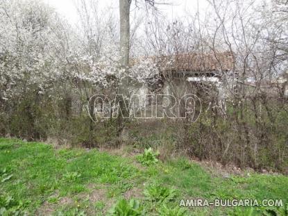 Cheap Bulgarian house near a lake 5