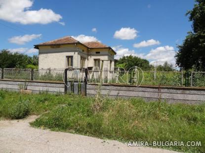 Bulgarian country house near a lake 5