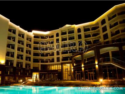 Furnished apartments in Golden Sands pool