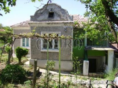 Cheap house 32 km from Varna front
