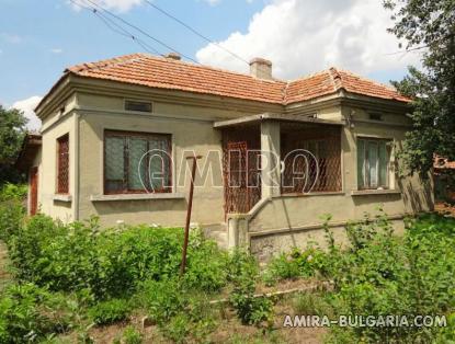 Furnished house 9 km from Balchik front