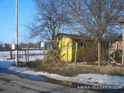 House in Bulgaria next to Dobrich road access