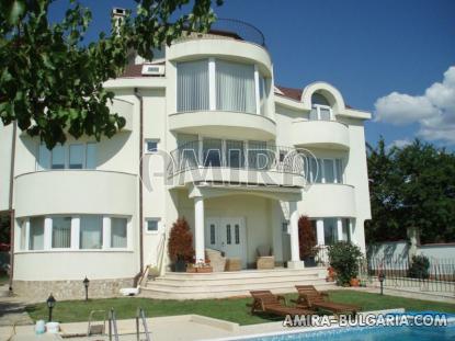 Luxury villa in Varna 3km from the beach front
