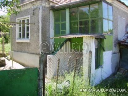 Cheap house 32 km from Varna front 4