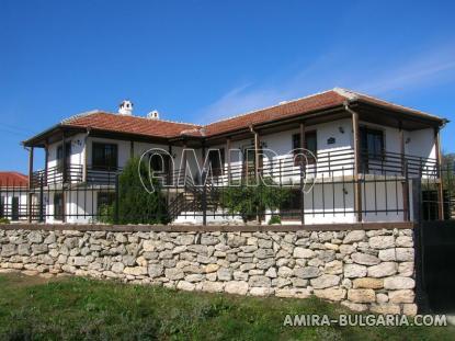 Traditional Bulgarian style house 18 km from Varna side