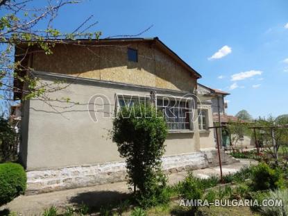 Stone house 35 km from Varna garden