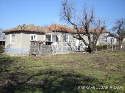 House with big plot 8 km from the beach front 4