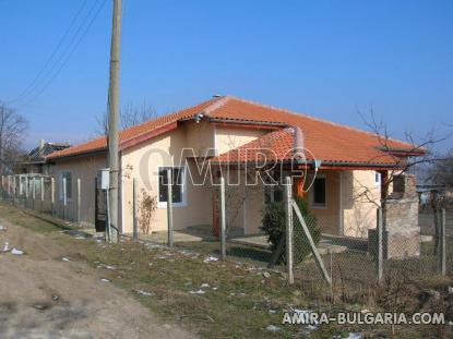 Furnished house 12 km from the beach front