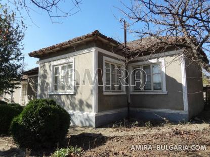 House with big plot 8 km from the beach