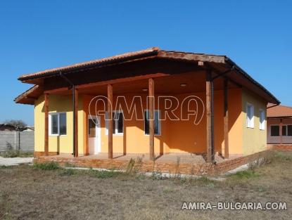 New house 8 km from the beach 