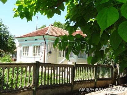 Furnished house in Bulgaria 28km from the beach fence