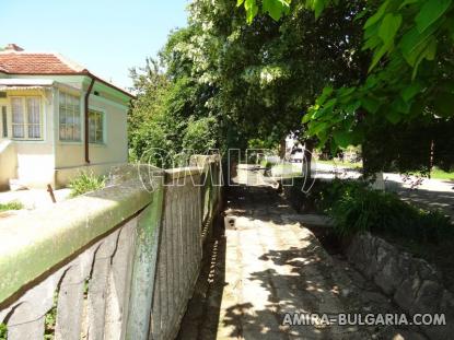 Furnished house in Bulgaria 28km from the beach fence 3