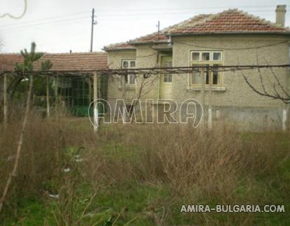 Stone house 35 km from Varna front 4