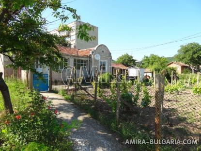 House 7km from the beach of Albena garden