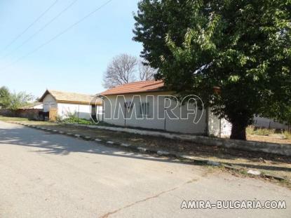 Renovated house with garage in Bulgaria road