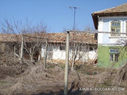 House for renovation near a fishing lake 2