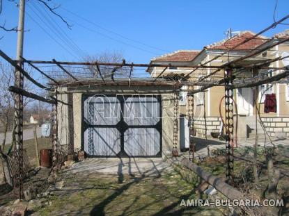 House 11 km from Dobrich Bulgaria garage